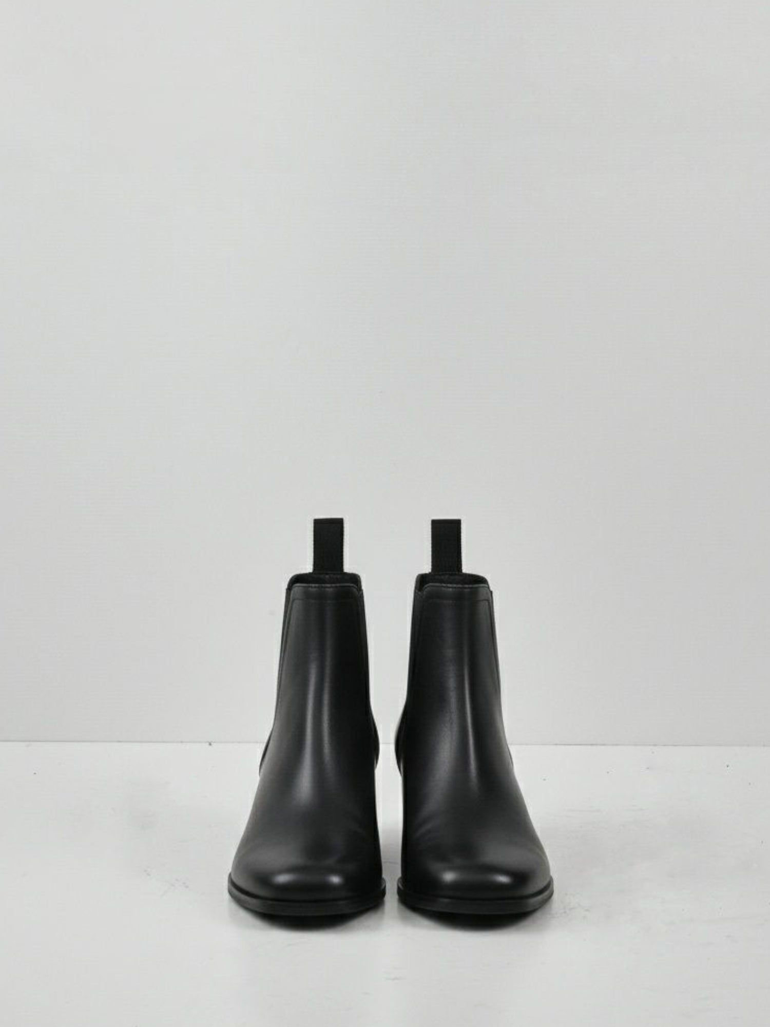 Luxe Smart Chelsea Boots
