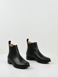 Luxe Smart Chelsea Boots