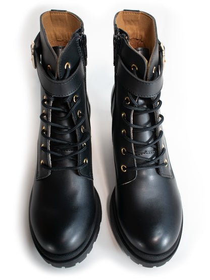 Botines con suela deportiva y cordones 