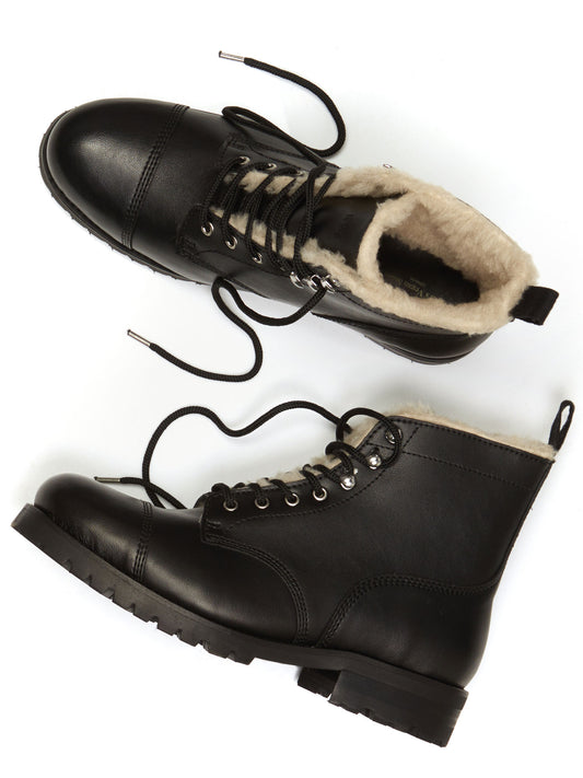 Botas de trabajo aisladas  | Zapatos veganos para mujer